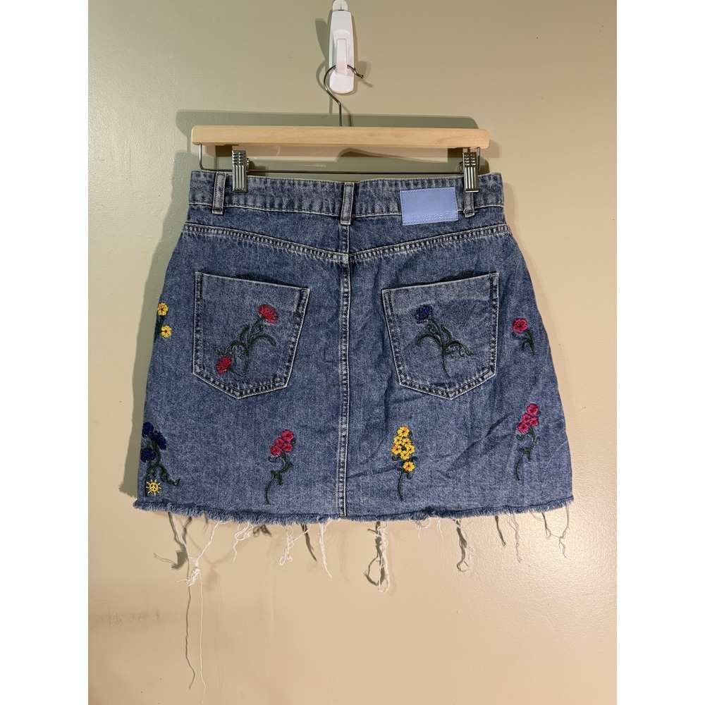 Desigual Floral Embroidered Denim Mini Skirt Button Front Raw Hem Blue Size 40 - Picture 9 of 9